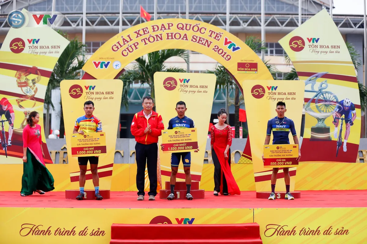 ẢNH: Những khoảnh khắc ấn tượng chặng 3 Giải xe đạp quốc tế VTV C&uacute;p T&ocirc;n Hoa Sen 2019 - Ảnh 12.