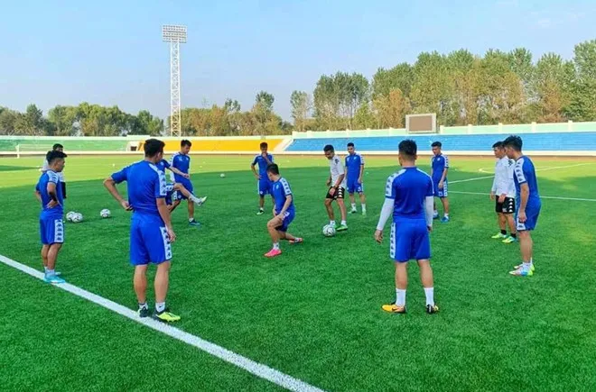 CLB Hà Nội tập luyện thoải mái tại Bình Nhưỡng - Ảnh 2. CLB Hà Nội tập luyện thoải mái tại Bình Nhưỡng - Ảnh 2.