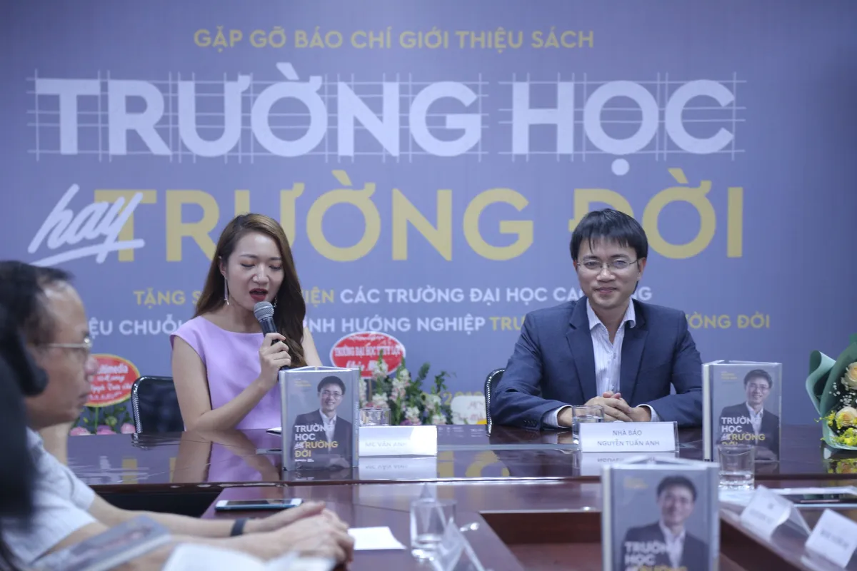 Ra mắt sách “Trường học hay trường đời”giải đáp loạt thắc mắc về trường, về nghề - Ảnh 3.