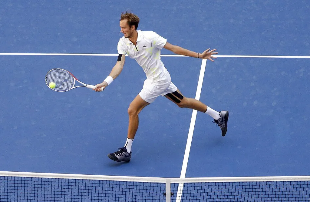 Thần đồng quần vợt Nga đả bại Stan Wawrinka - Ảnh 2.