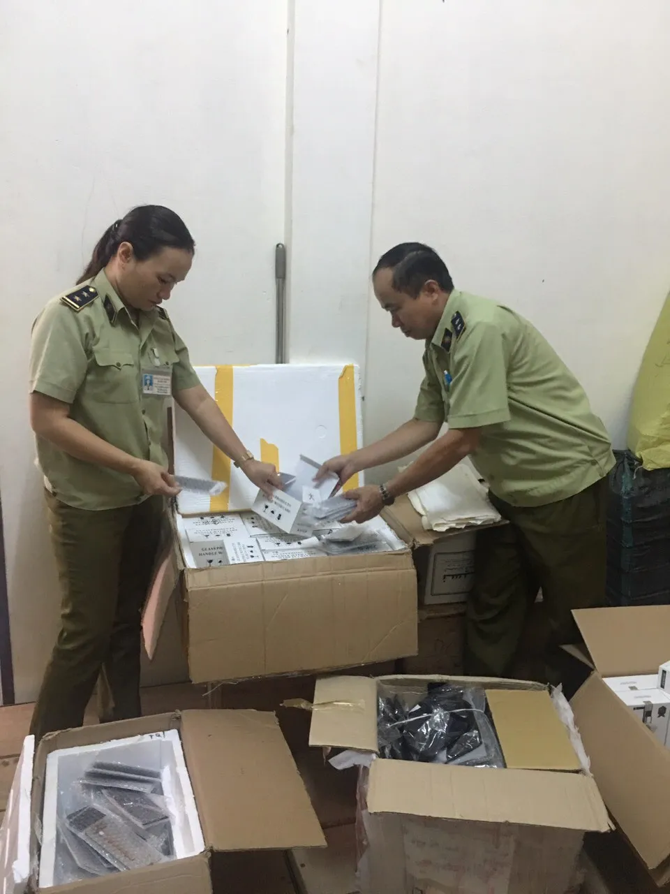 Quảng Trị thu giữ nhiều hàng hóa không có hóa đơn chứng minh nguồn gốc - Ảnh 1.