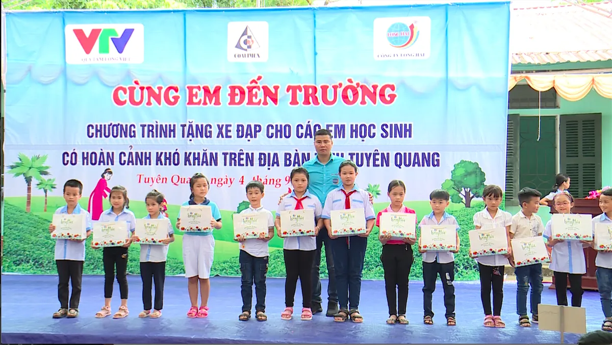 Những món quà ấm áp trước thềm năm học mới 2019 - 2020 - Ảnh 11.