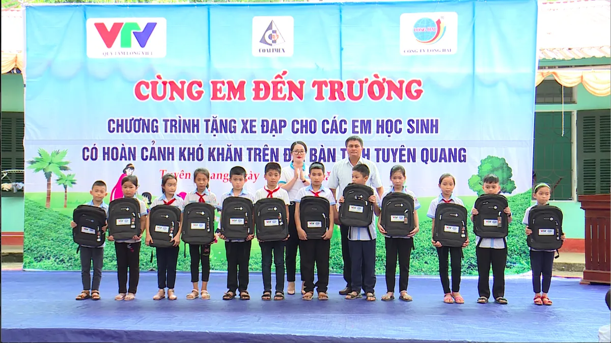 Những món quà ấm áp trước thềm năm học mới 2019 - 2020 - Ảnh 7.