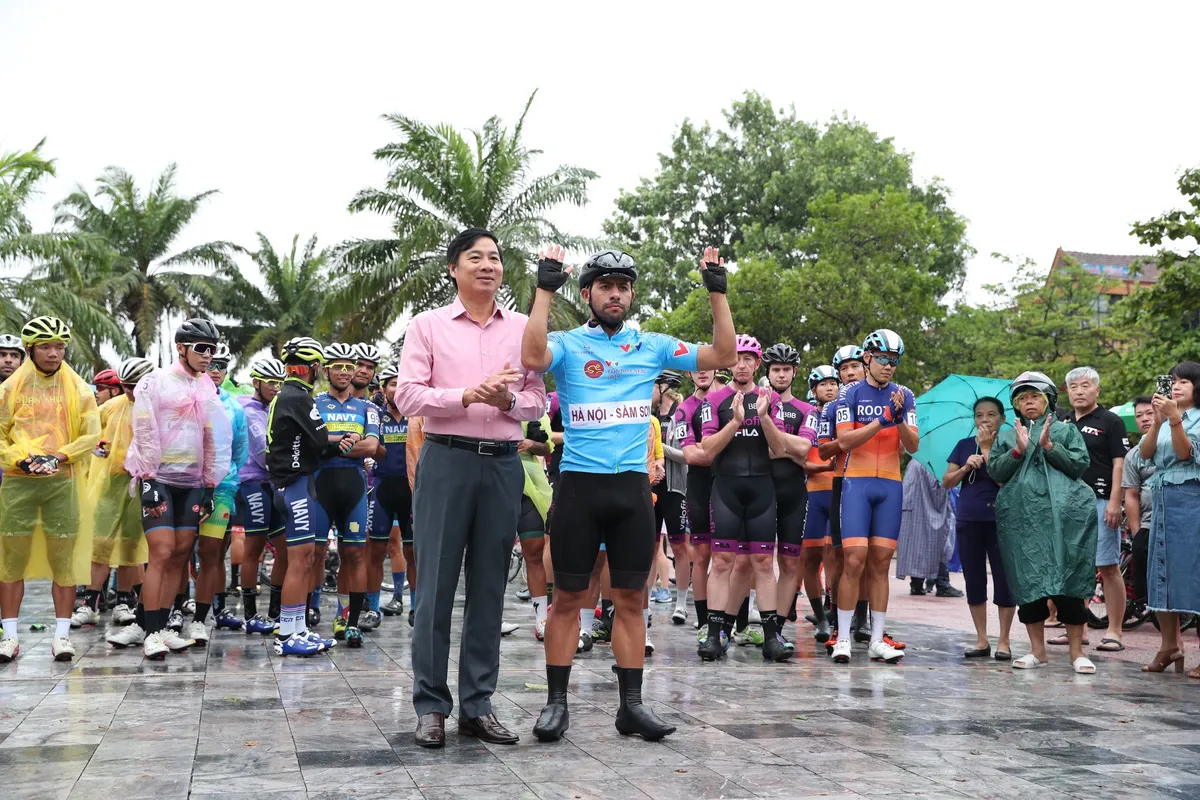 Hành động ấm tình người trước thềm chặng 5 Giải xe đạp quốc tế VTV Cúp 2019 - Ảnh 4. Hành động ấm tình người trước thềm chặng 5 Giải xe đạp quốc tế VTV Cúp 2019 - Ảnh 4.