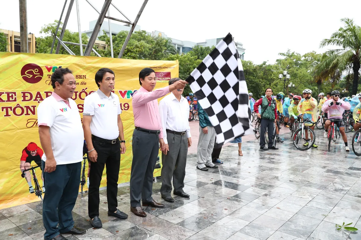 Hành động ấm tình người trước thềm chặng 5 Giải xe đạp quốc tế VTV Cúp 2019 - Ảnh 5. Hành động ấm tình người trước thềm chặng 5 Giải xe đạp quốc tế VTV Cúp 2019 - Ảnh 5.