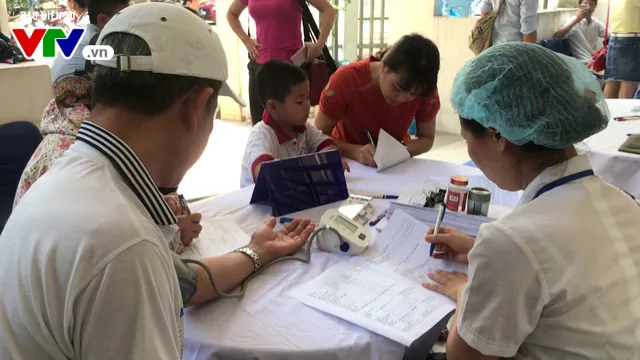 Sáng nay (6/9): Bắt đầu khám sức khỏe cho người dân khu vực cháy nhà máy Rạng Đông - Ảnh 3. Sáng nay (6/9): Bắt đầu khám sức khỏe cho người dân khu vực cháy nhà máy Rạng Đông - Ảnh 3.