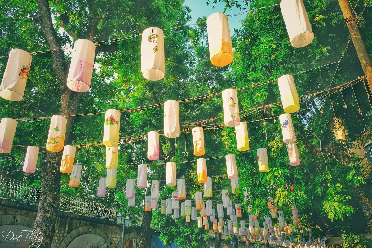 Check-in phố đèn lồng Phùng Hưng - Ảnh 1. Check-in phố đèn lồng Phùng Hưng - Ảnh 1.