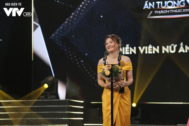 Giành cúp VTV Awards lần thứ hai, Bảo Thanh vẫn rưng rưng xúc động - Ảnh 1.