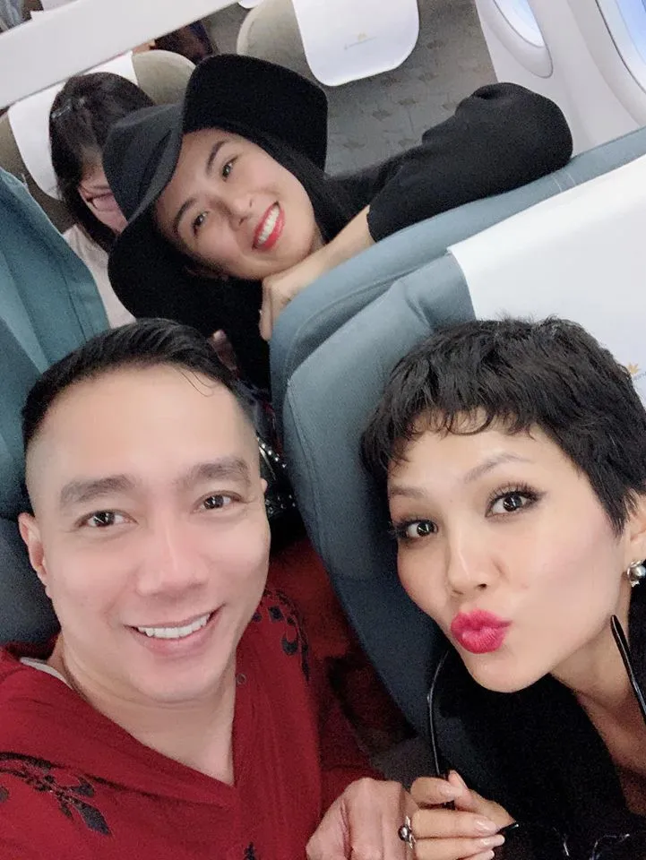 NTK Đỗ Trịnh Hoài Nam hội ngộ Hoa hậu Ngọc Hân, H’Hen Niê - Ảnh 2. NTK Đỗ Trịnh Hoài Nam hội ngộ Hoa hậu Ngọc Hân, H’Hen Niê - Ảnh 2.