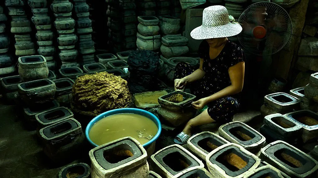 Cận cảnh đúc lư đồng tại làng nghề cuối cùng ở Sài Gòn - Ảnh 3.