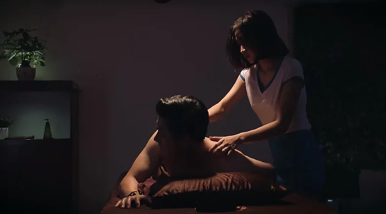 Sinh tử - Tập 46: Đang đi massage, Vũ (Việt Anh) hốt hoảng nghe tin đàn em thân tín đã bị công an tóm - Ảnh 1.