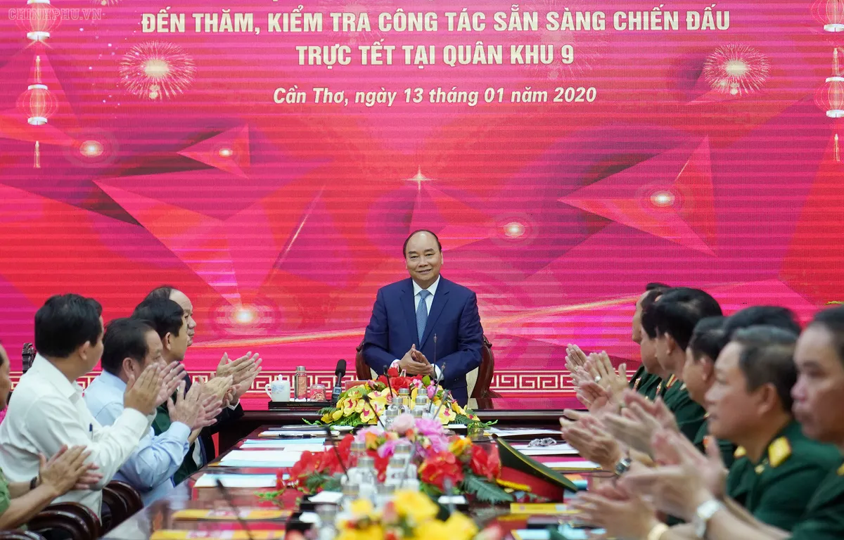 Thủ tướng Nguyễn Xuân Phúc thăm và chúc Tết cán bộ, chiến sỹ Quân khu 9 - Ảnh 1. Thủ tướng Nguyễn Xuân Phúc thăm và chúc Tết cán bộ, chiến sỹ Quân khu 9 - Ảnh 1.