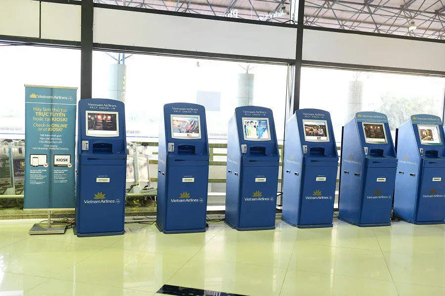Tăng máy check-in tự động ở sân bay Tân Sơn Nhất - Ảnh 1. Tăng máy check-in tự động ở sân bay Tân Sơn Nhất - Ảnh 1.