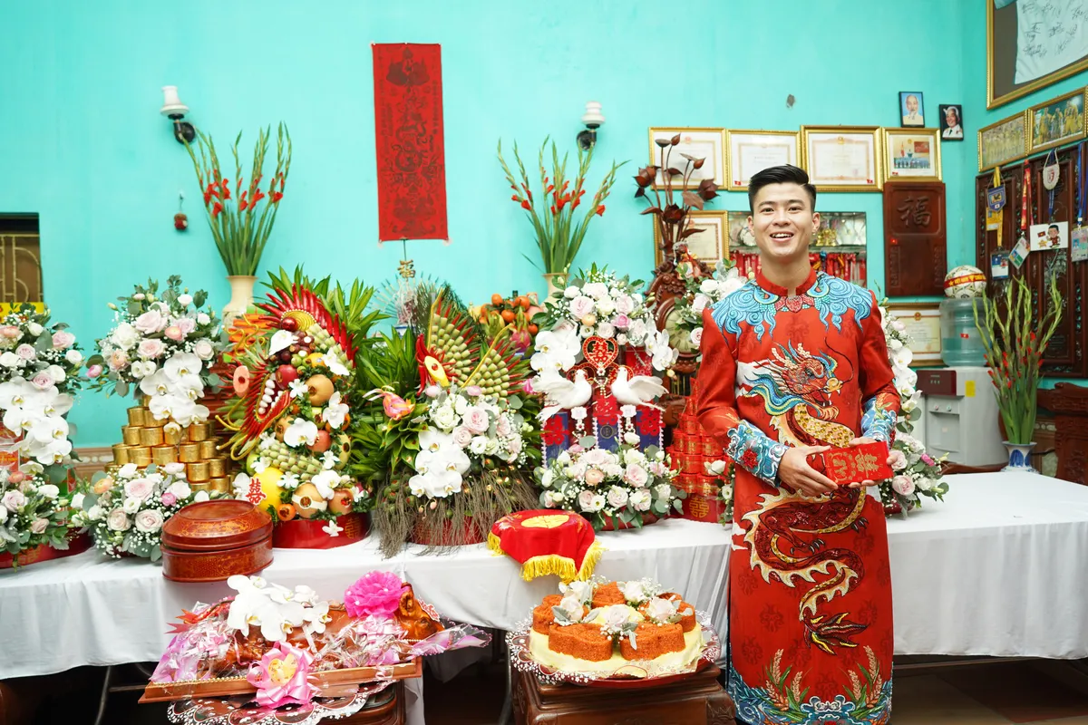 Cầu thủ Duy Mạnh rạng ngời trong lễ ăn hỏi - Ảnh 4. Cầu thủ Duy Mạnh rạng ngời trong lễ ăn hỏi - Ảnh 4.