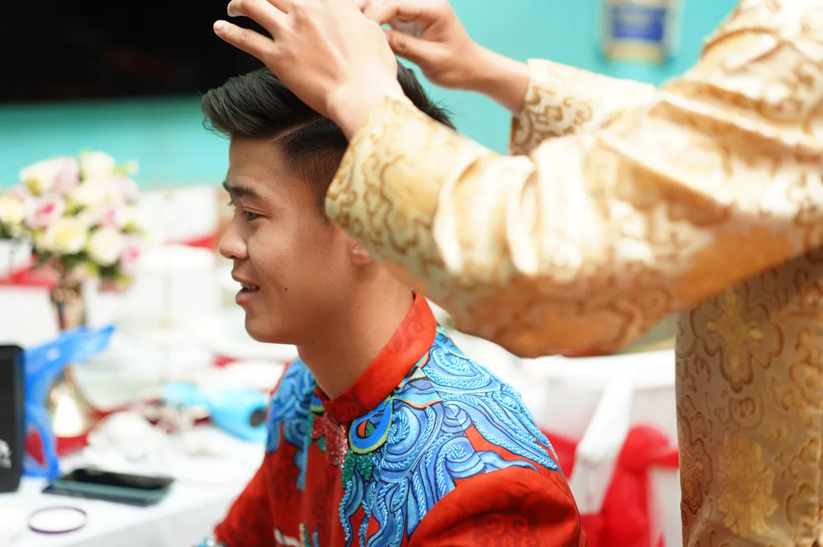 Cầu thủ Duy Mạnh rạng ngời trong lễ ăn hỏi - Ảnh 8. Cầu thủ Duy Mạnh rạng ngời trong lễ ăn hỏi - Ảnh 8.