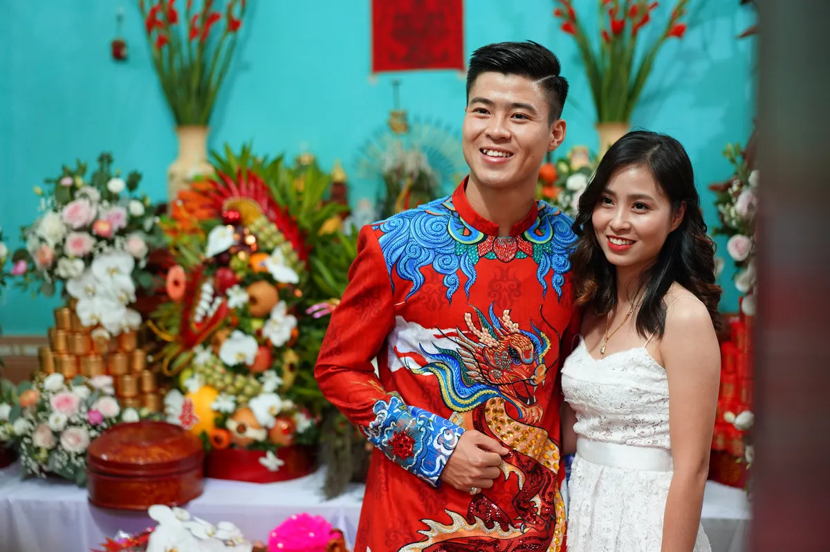Cầu thủ Duy Mạnh rạng ngời trong lễ ăn hỏi - Ảnh 11. Cầu thủ Duy Mạnh rạng ngời trong lễ ăn hỏi - Ảnh 11.