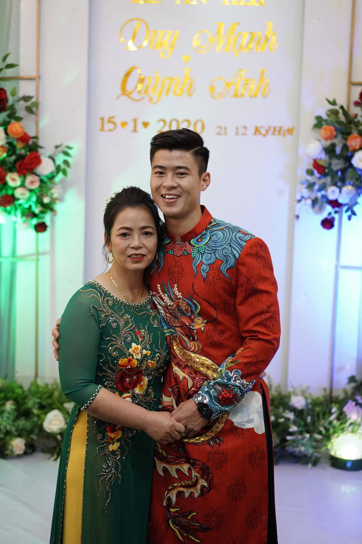 Cầu thủ Duy Mạnh rạng ngời trong lễ ăn hỏi - Ảnh 13. Cầu thủ Duy Mạnh rạng ngời trong lễ ăn hỏi - Ảnh 13.