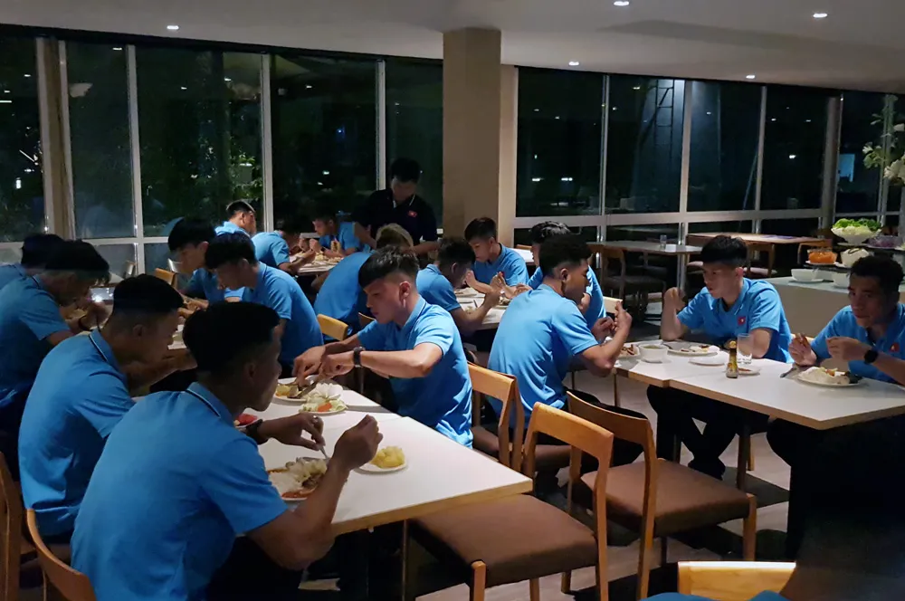 U23 Việt Nam đã có mặt tại Thái Lan, chính thức bước vào chiến dịch VCK U23 châu Á 2020 - Ảnh 10. U23 Việt Nam đã có mặt tại Thái Lan, chính thức bước vào chiến dịch VCK U23 châu Á 2020 - Ảnh 10.