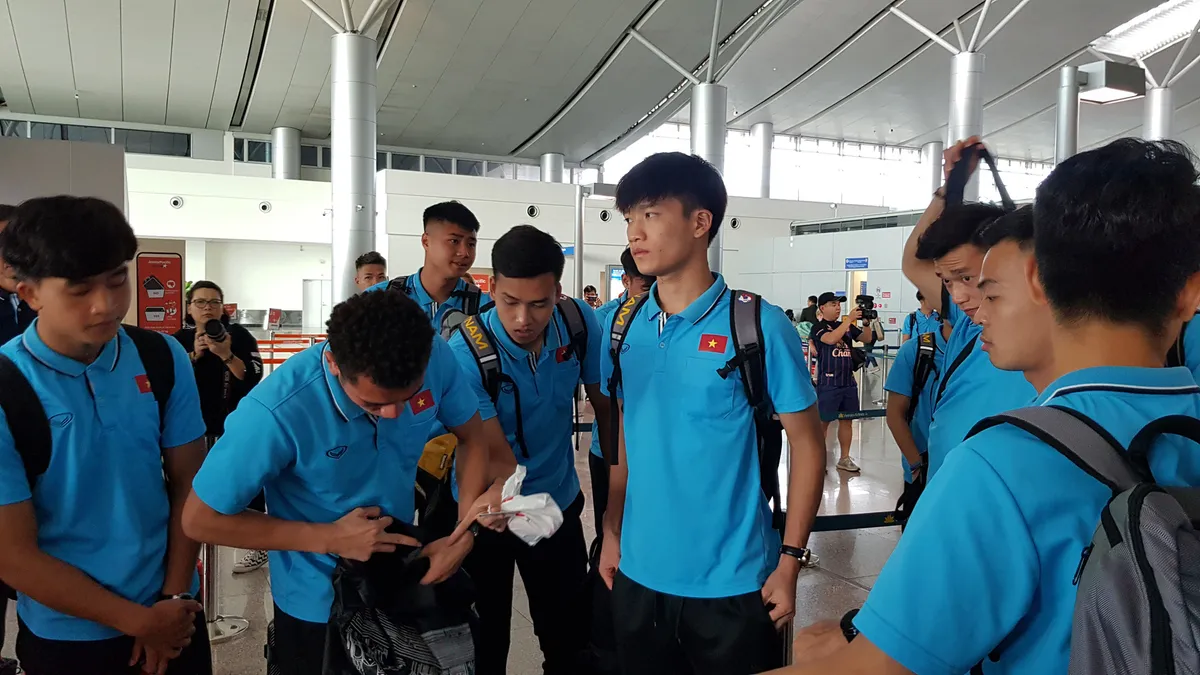 U23 Việt Nam đã có mặt tại Thái Lan, chính thức bước vào chiến dịch VCK U23 châu Á 2020 - Ảnh 9. U23 Việt Nam đã có mặt tại Thái Lan, chính thức bước vào chiến dịch VCK U23 châu Á 2020 - Ảnh 9.