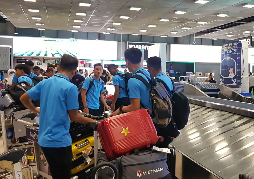 U23 Việt Nam đã có mặt tại Thái Lan, chính thức bước vào chiến dịch VCK U23 châu Á 2020 - Ảnh 8. U23 Việt Nam đã có mặt tại Thái Lan, chính thức bước vào chiến dịch VCK U23 châu Á 2020 - Ảnh 8.