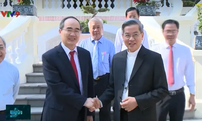 Bí thư Thành ủy TP.HCM chúc Tết các đơn vị tôn giáo - Ảnh 1.