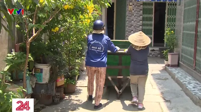 Tết của những người thu gom rác - Ảnh 3.