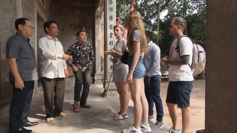 C&ocirc; g&aacute;i nh&agrave; người ta - Tập 3: C&acirc;n trổ t&agrave;i bắn tiếng Anh khiến kh&aacute;ch nước ngo&agrave;i m&eacute;o mặt - Ảnh 2.