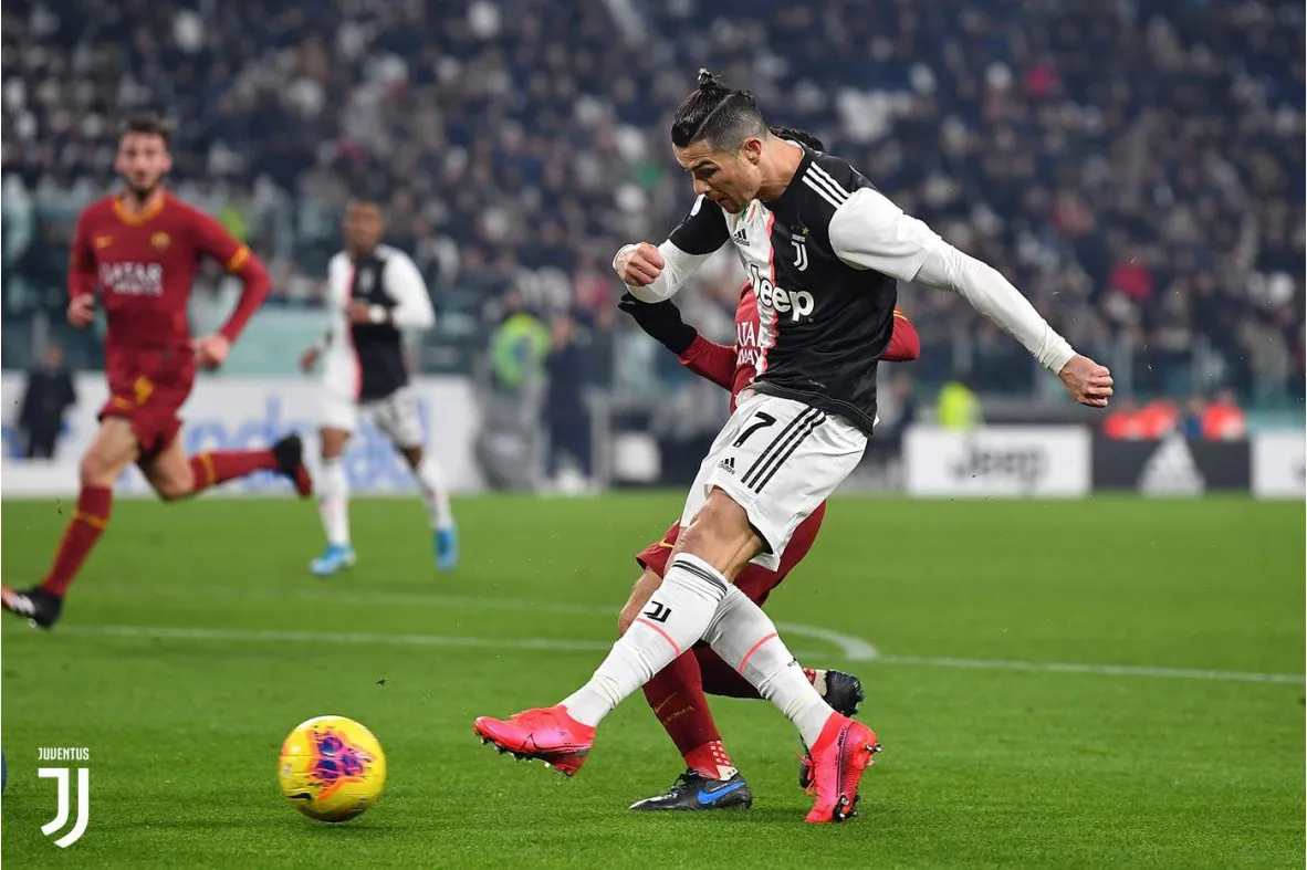 Juventus 3-1 AS Roma: Ronaldo tiếp tục ghi bàn! - Ảnh 1. Juventus 3-1 AS Roma: Ronaldo tiếp tục ghi bàn! - Ảnh 1.