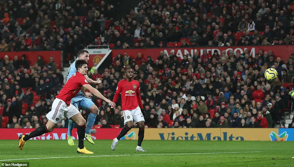 Manchester United 0-2 Burnley: Thảm bại ngay tại sân nhà! - Ảnh 1.