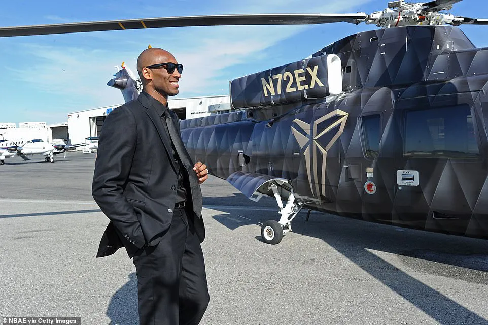 Huyền thoại bóng rổ Kobe Bryant thiệt mạng vì tai nạn máy bay trực thăng - Ảnh 4. Huyền thoại bóng rổ Kobe Bryant thiệt mạng vì tai nạn máy bay trực thăng - Ảnh 4.
