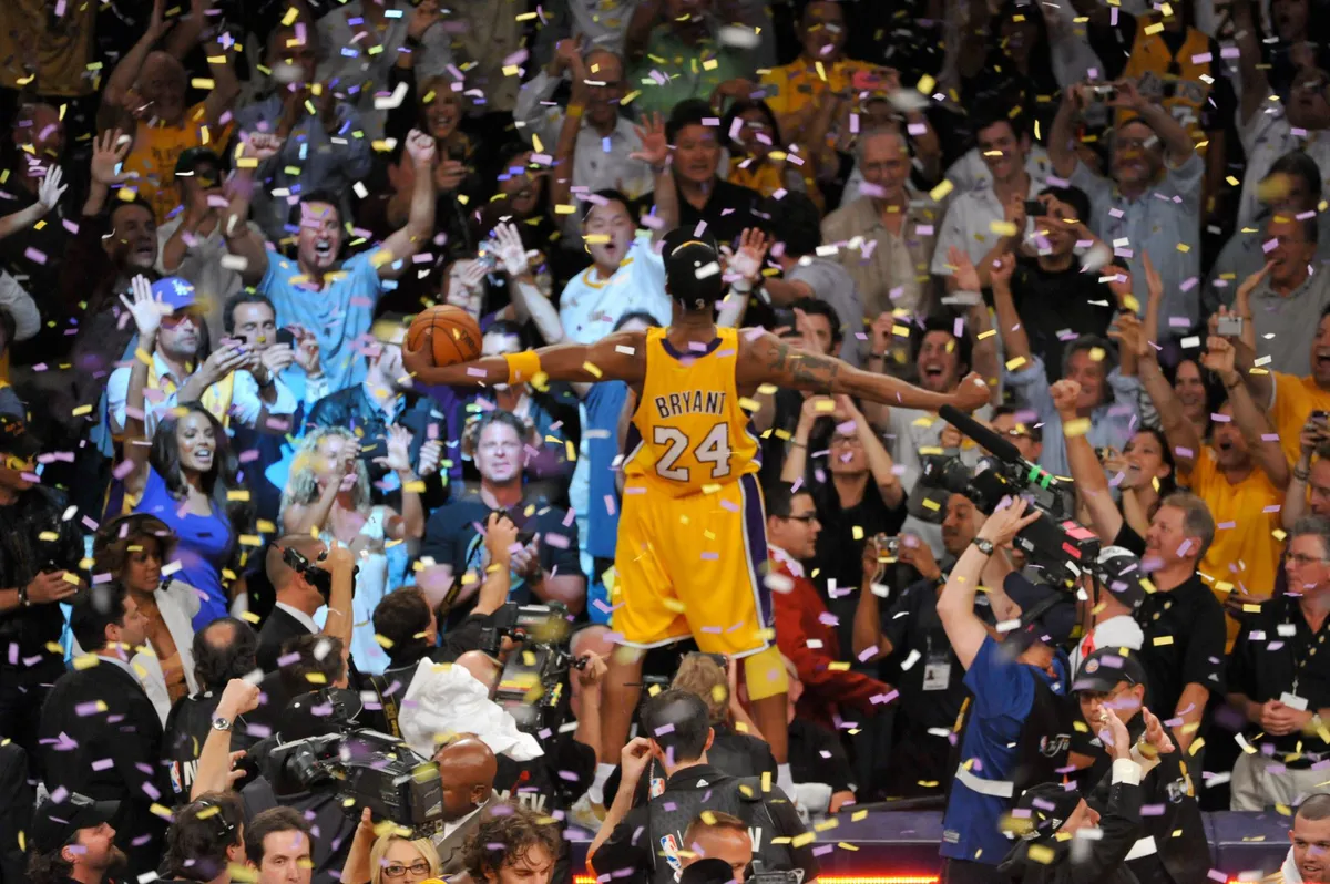 Nhìn lại những dấu ấn trong sự nghiệp Kobe Bryant - Ảnh 3. Nhìn lại những dấu ấn trong sự nghiệp Kobe Bryant - Ảnh 3.