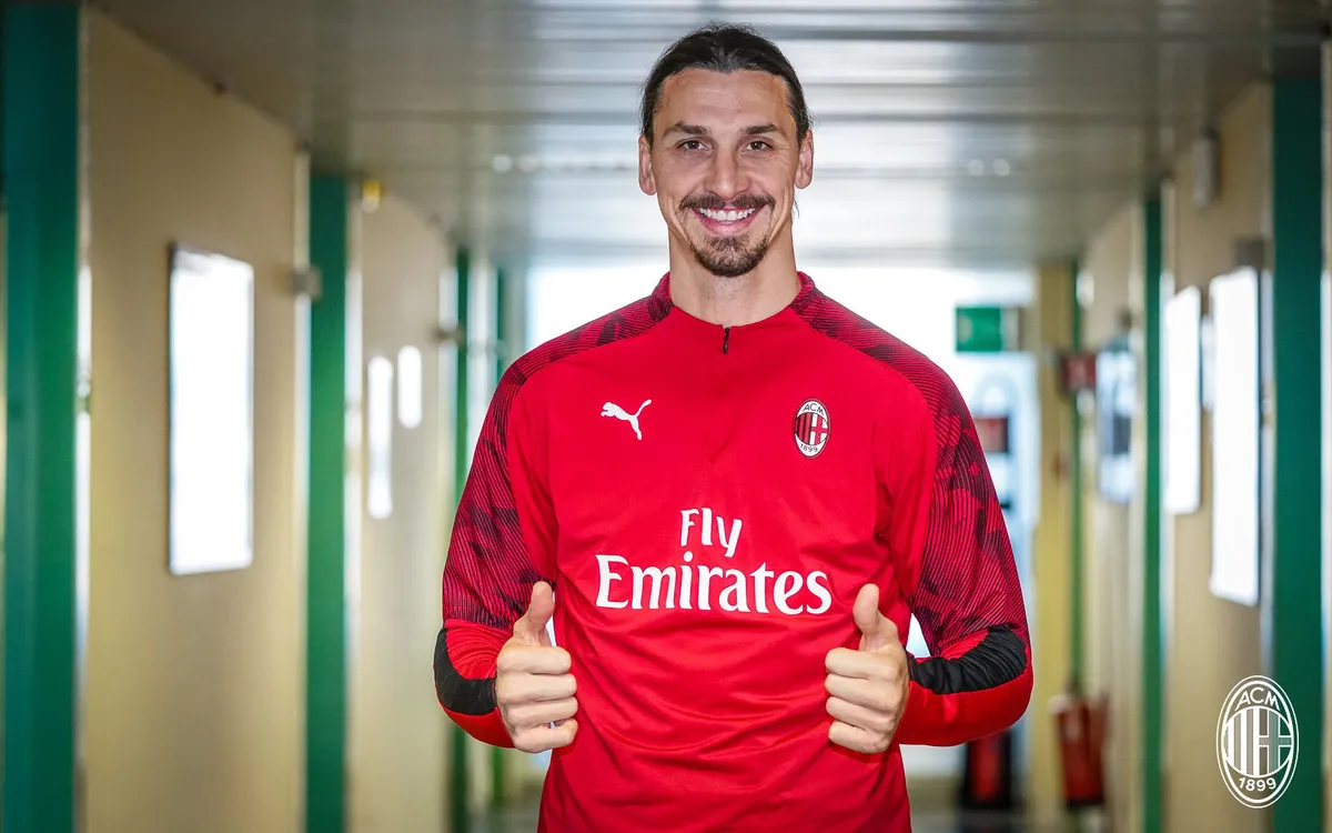 Ibrahimovic chính thức ra mắt AC Milan - Ảnh 2. Ibrahimovic chính thức ra mắt AC Milan - Ảnh 2.