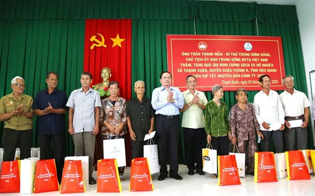 Hậu Giang cần có nhiều hoạt động thiết thực hơn để chăm lo cho hộ nghèo, gia đình chính sách - Ảnh 1.