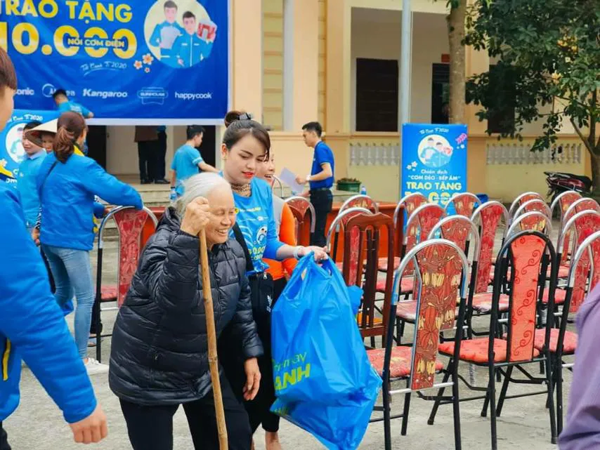 10.000 nồi cơm trao đi, ngàn nụ cười cùng vạn khoảnh khắc yêu thương nhận lại từ Cơm dẻo - Bếp ấm - Ảnh 3.