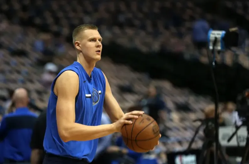 Tiền phong Kristaps Porzingis phải phẫu thuật đầu gối - Ảnh 1. Tiền phong Kristaps Porzingis phải phẫu thuật đầu gối - Ảnh 1.