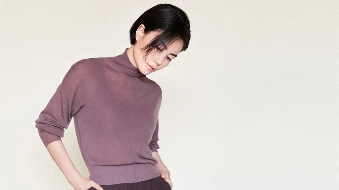 Diva Vương Phi nhảy sung tới mức bay mất cả điện thoại - Ảnh 1.