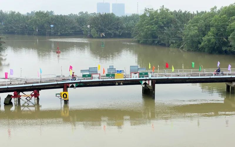 Hợp long cầu Phước Lộc sau hơn 7 năm vướng mặt bằng - Ảnh 1.