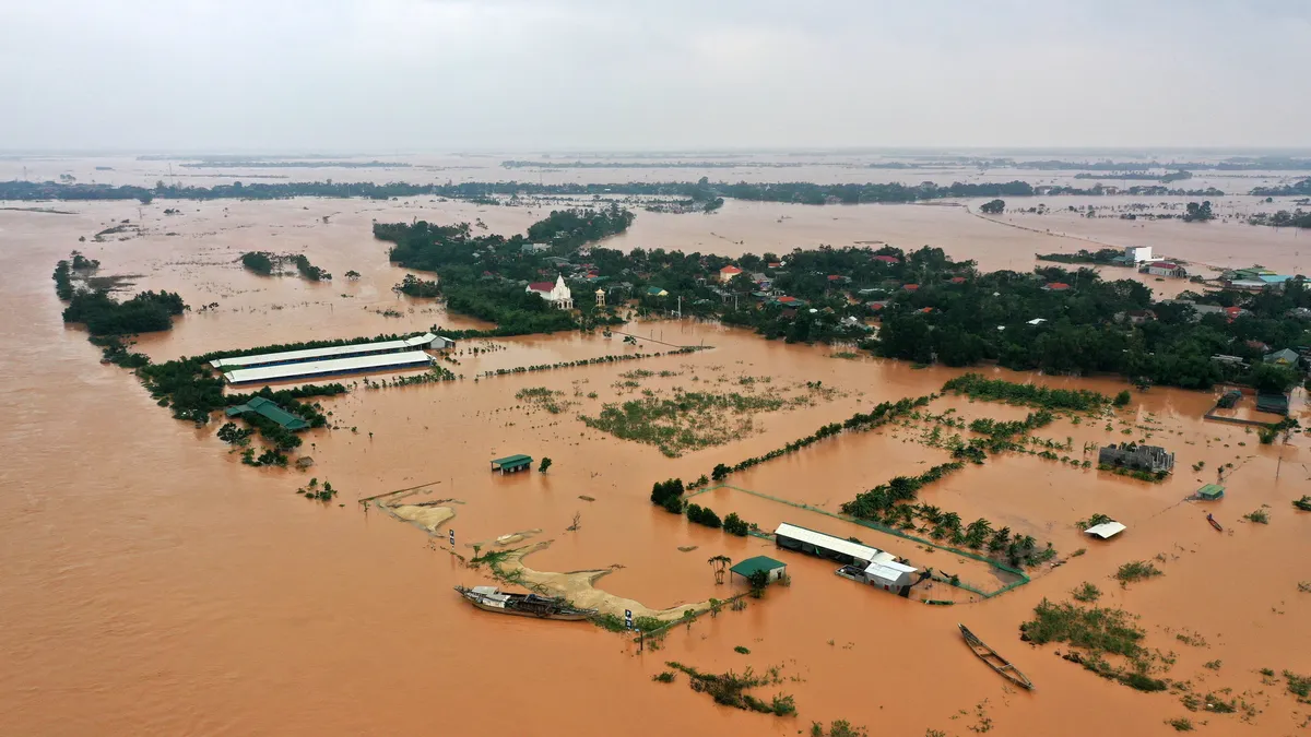 Quảng Trị chìm trong biển nước nhìn từ trên cao - Ảnh 6.