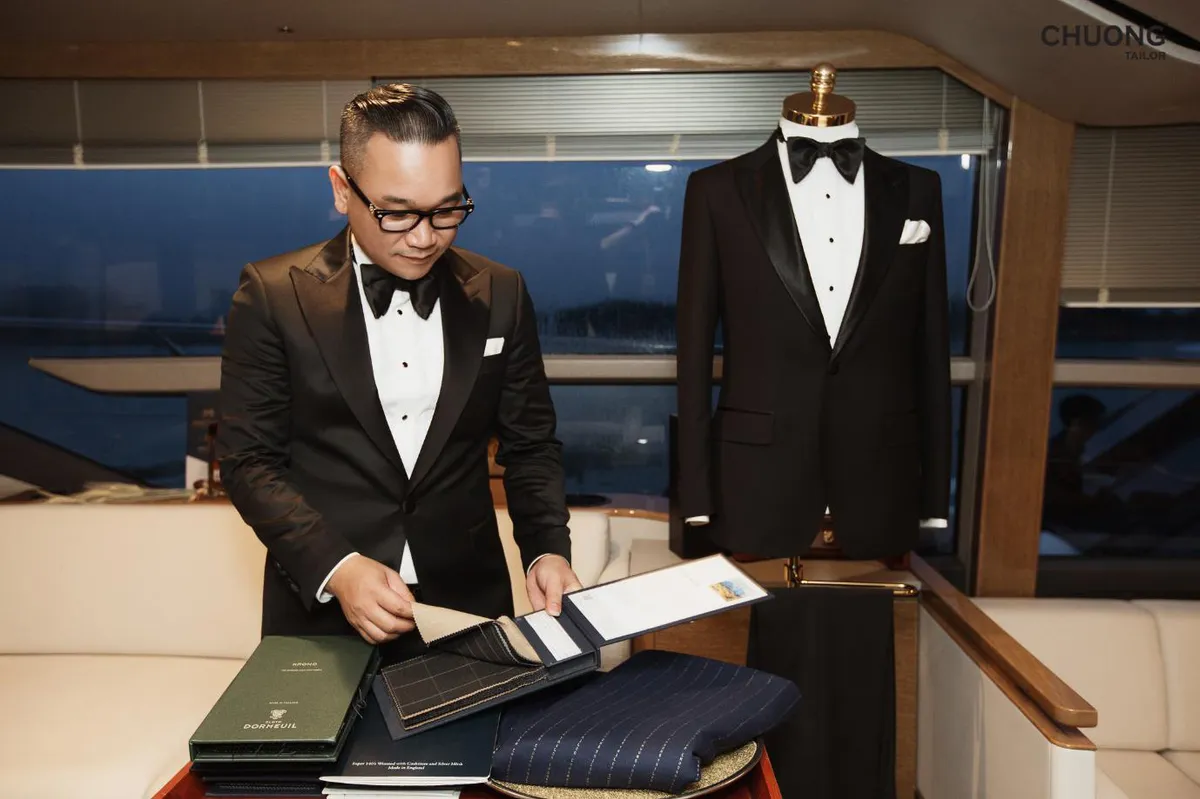 Chương Tailor ra mắt bộ suit với sợi vàng 24K trong dạ tiệc quy tụ nhiều sao Việt - Ảnh 1.