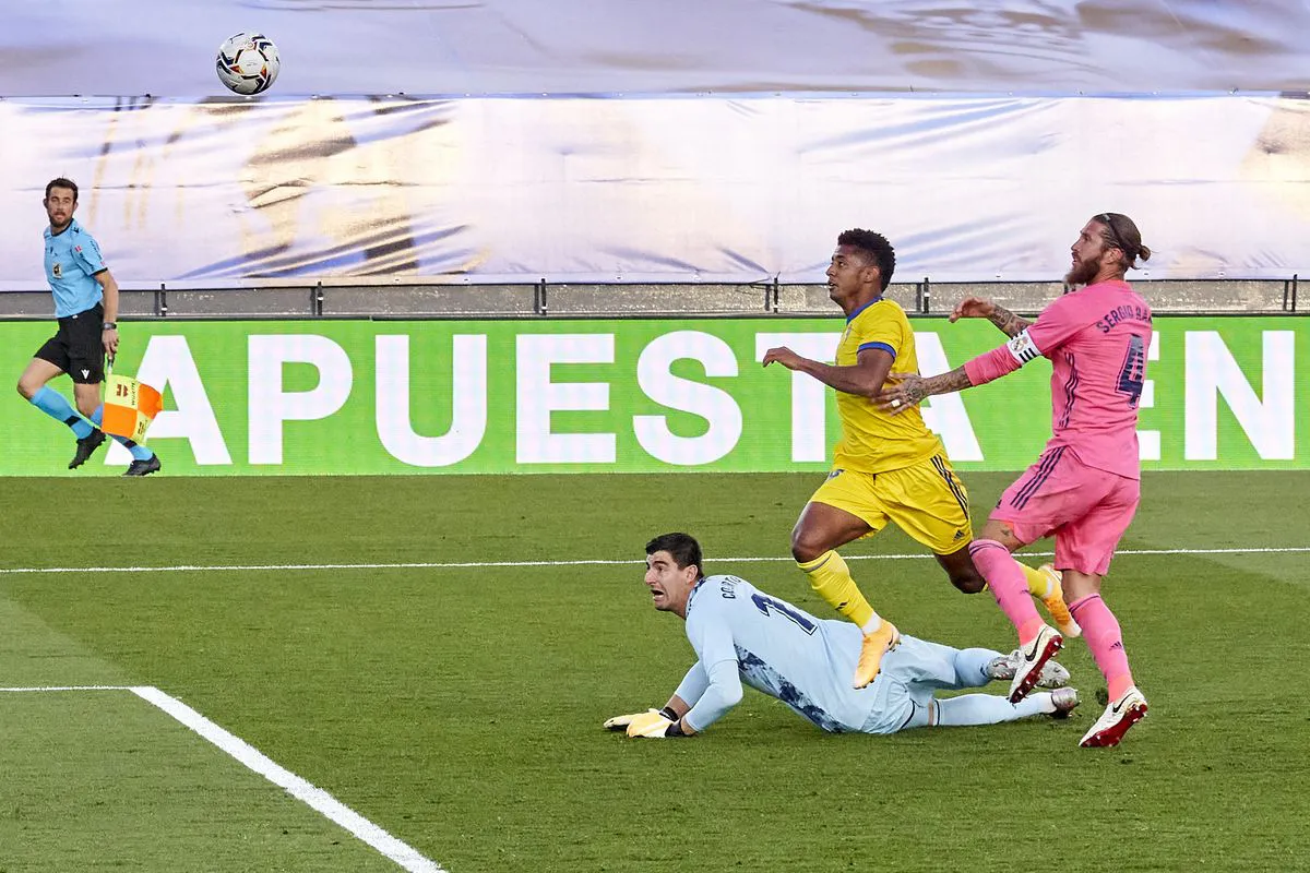 Real Madrid 0-1 Cadiz: Địa chấn tại Bernabeu! - Ảnh 1. Real Madrid 0-1 Cadiz: Địa chấn tại Bernabeu! - Ảnh 1.