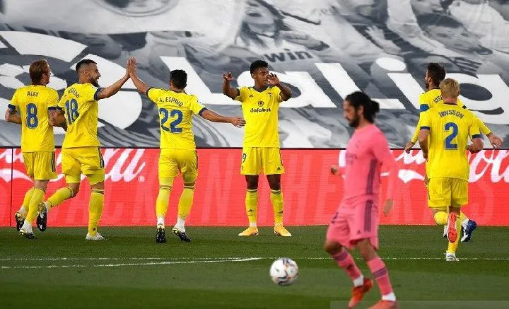 Real Madrid 0-1 Cadiz: Địa chấn tại Bernabeu! - Ảnh 2. Real Madrid 0-1 Cadiz: Địa chấn tại Bernabeu! - Ảnh 2.
