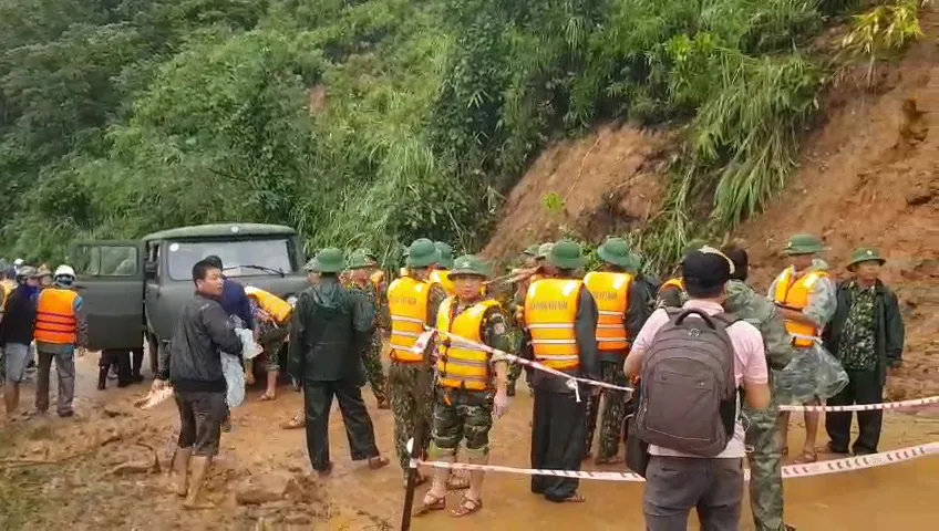 Vụ sạt lở ở Quảng Trị: Lập Sở chỉ huy tiền phương để cứu nạn, Phó Chủ tịch thường trực UBND tỉnh chỉ huy - Ảnh 6.