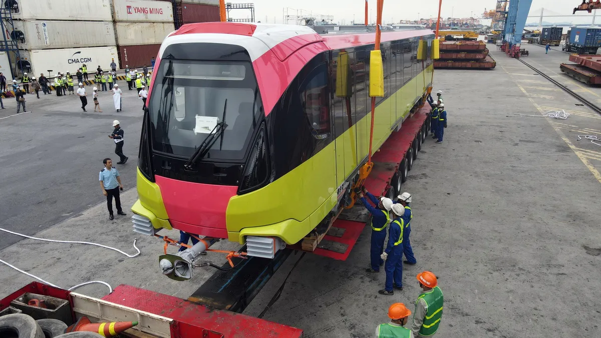 Cận cảnh tàu metro đầu tiên của Hà Nội chuẩn bị đưa vào lắp ráp chạy thử - Ảnh 6.