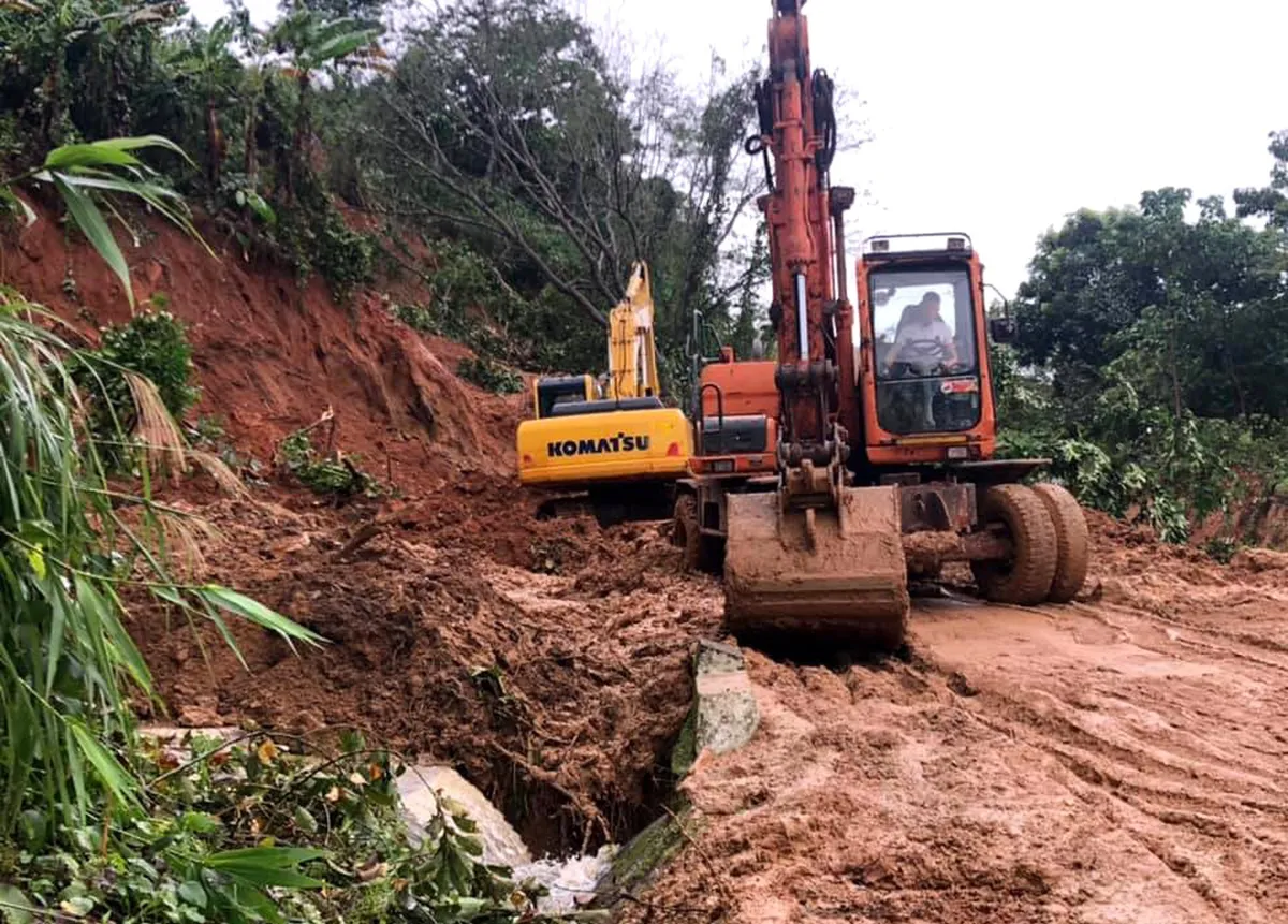 Cận cảnh hiện trường vụ sạt lở nghiêm trọng tại Quảng Trị làm vùi lấp 22 cán bộ, chiến sĩ - Ảnh 5.