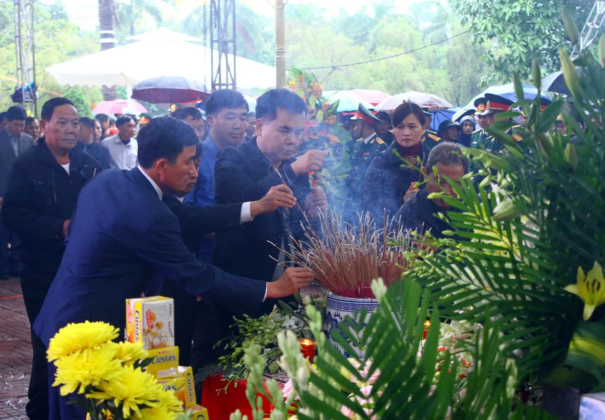 Gia đình, đồng chí, đồng đội chào tiễn đưa lần cuối các liệt sỹ Rào Trăng 3 - Ảnh 4.