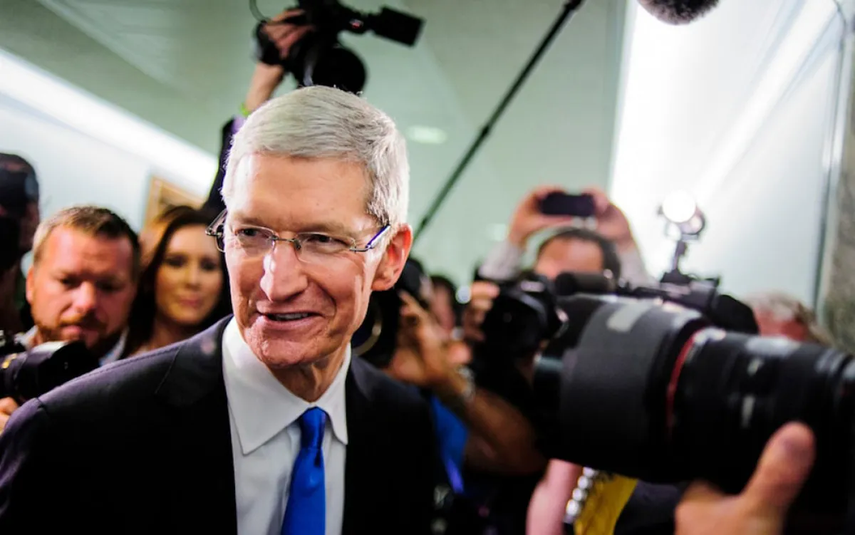 CEO Tim Cook được thưởng khủng - Ảnh 2.