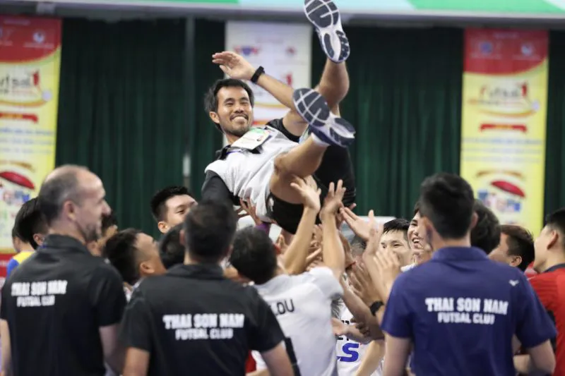 Giải Futsal VĐQG 2020: Thái Sơn Nam vô địch, Savinest Sanatech Khánh Hòa xếp hạng 3 sau lượt trận cuối - Ảnh 2. Giải Futsal VĐQG 2020: Thái Sơn Nam vô địch, Savinest Sanatech Khánh Hòa xếp hạng 3 sau lượt trận cuối - Ảnh 2.