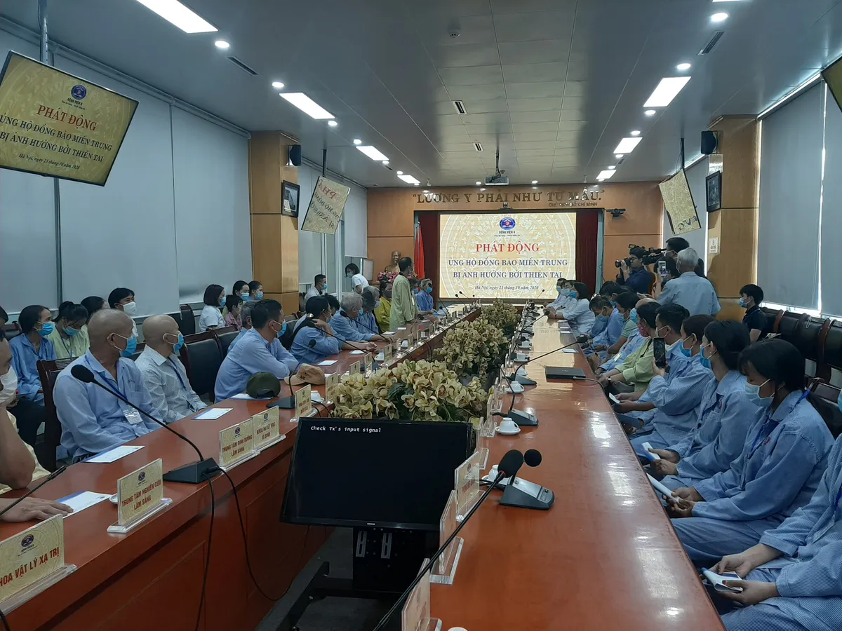 Bệnh viện K hỗ trợ hơn 100 bệnh nhân ung thư sống tại các vùng bị thiệt hại do mưa lũ - Ảnh 1. Bệnh viện K hỗ trợ hơn 100 bệnh nhân ung thư sống tại các vùng bị thiệt hại do mưa lũ - Ảnh 1.