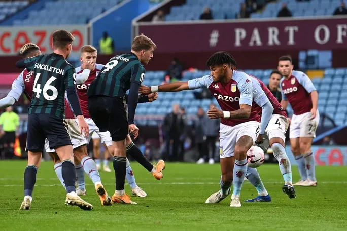 Aston Villa 0-3 Leeds Utd: Patrick Bamford lập hat-trick, Leeds đè bẹp Aston Villa - Ảnh 4. Aston Villa 0-3 Leeds Utd: Patrick Bamford lập hat-trick, Leeds đè bẹp Aston Villa - Ảnh 4.