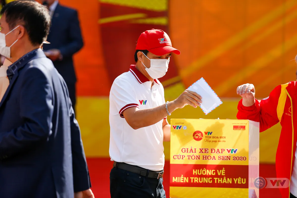Giải xe đạp VTV Cúp Tôn Hoa Sen 2020 chung tay Hướng về miền Trung thân yêu - Ảnh 3.